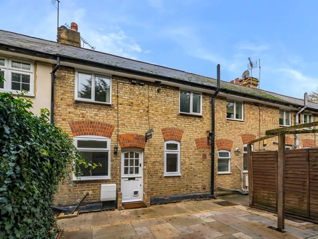 2 bed terraced house for sale in Cadlocks Hill, Halstead, Sevenoaks