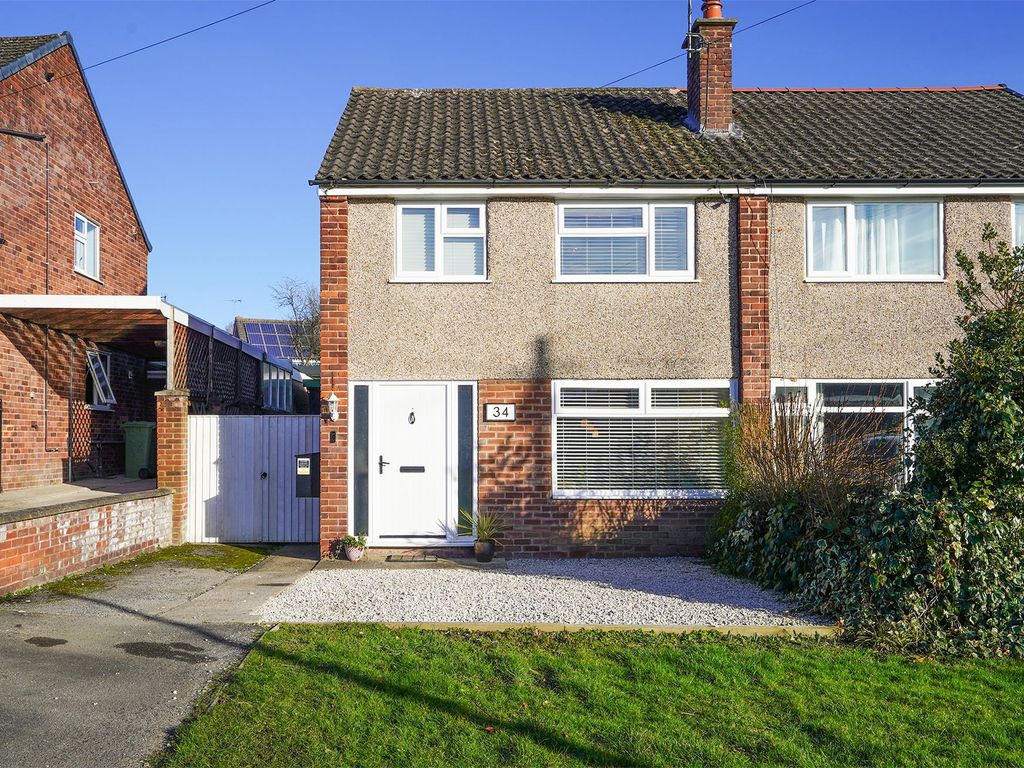 3 bed semidetached house for sale in Deerlands Road, Wingerworth S42