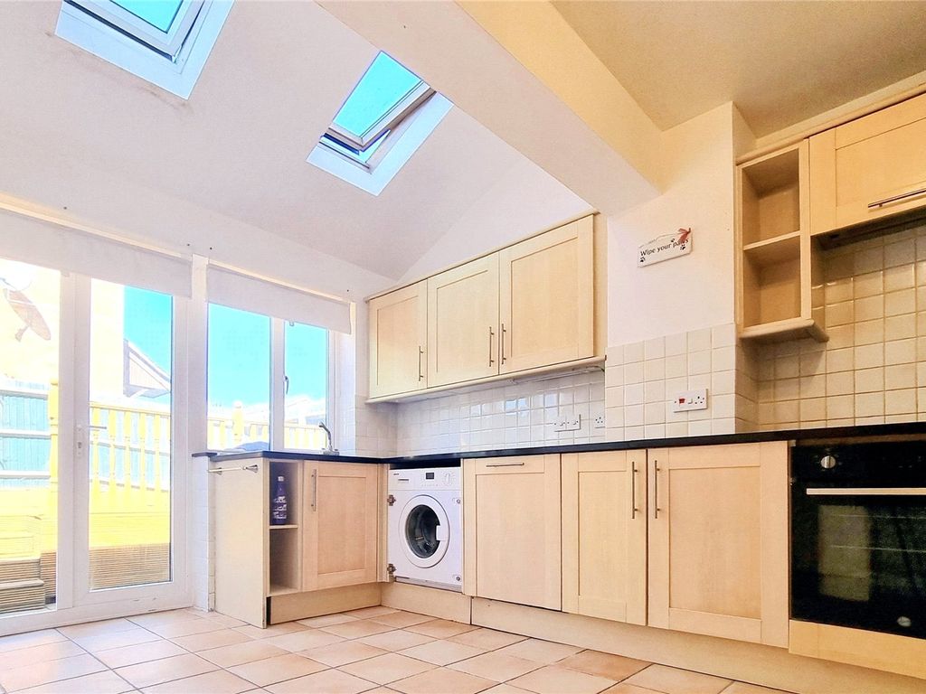 2 bed end terrace house for sale in Hales Park, Hemel Hempstead