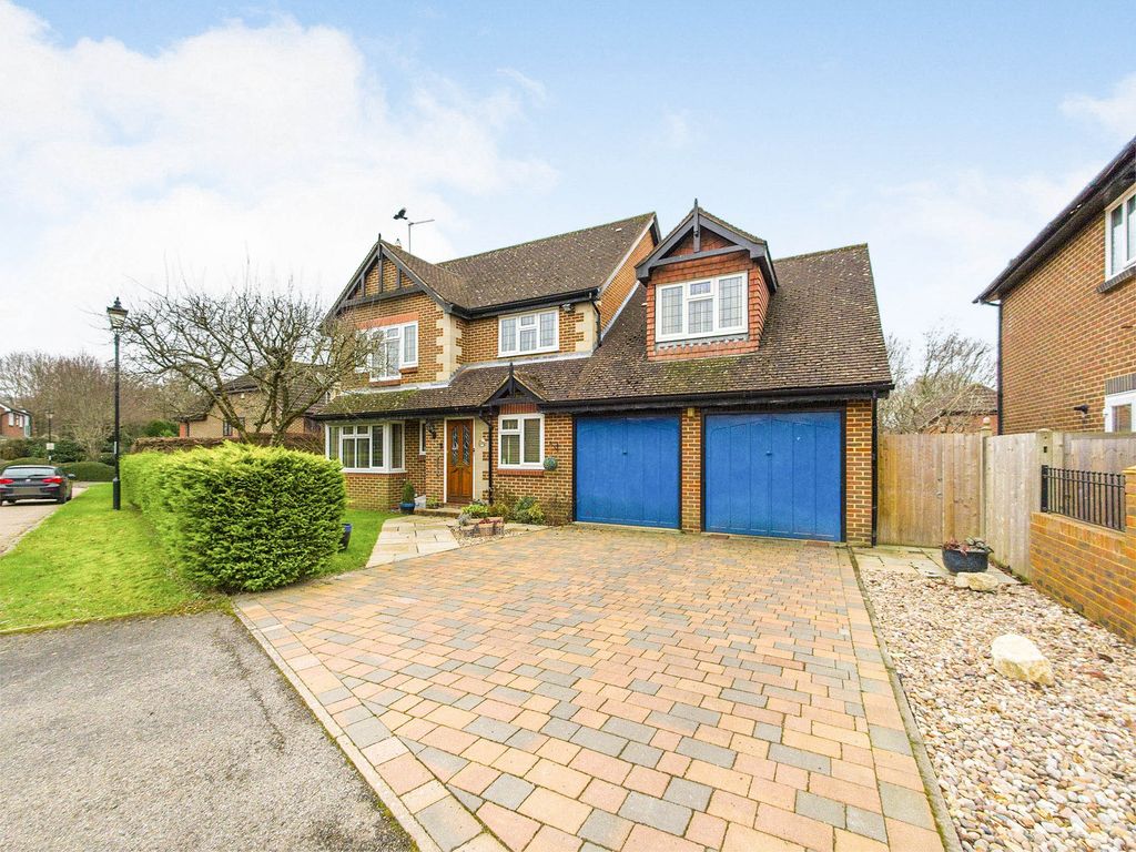 5 bed detached house for sale in Tennyson Close, Horsham RH12 Zoopla