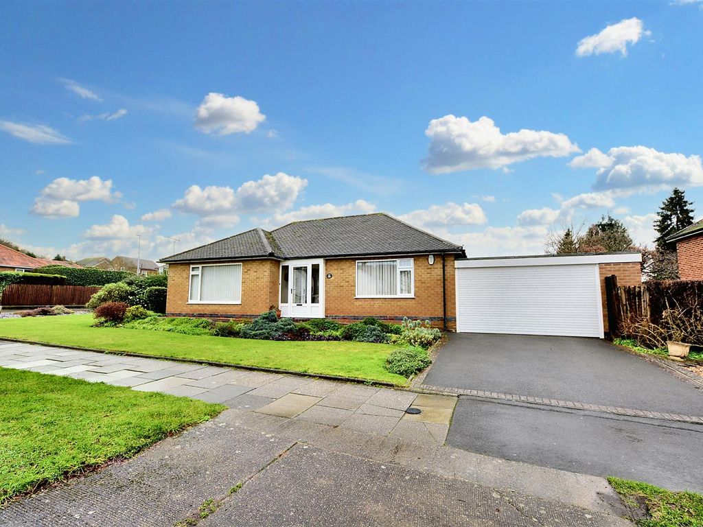 2 bed detached bungalow for sale in Bramcote Lane, Wollaton, Nottingham