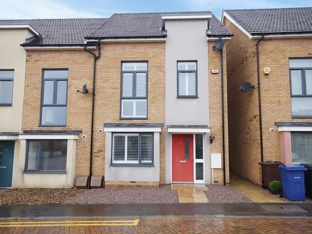 3 bed semidetached house for sale in Courts Way, Aveley, South