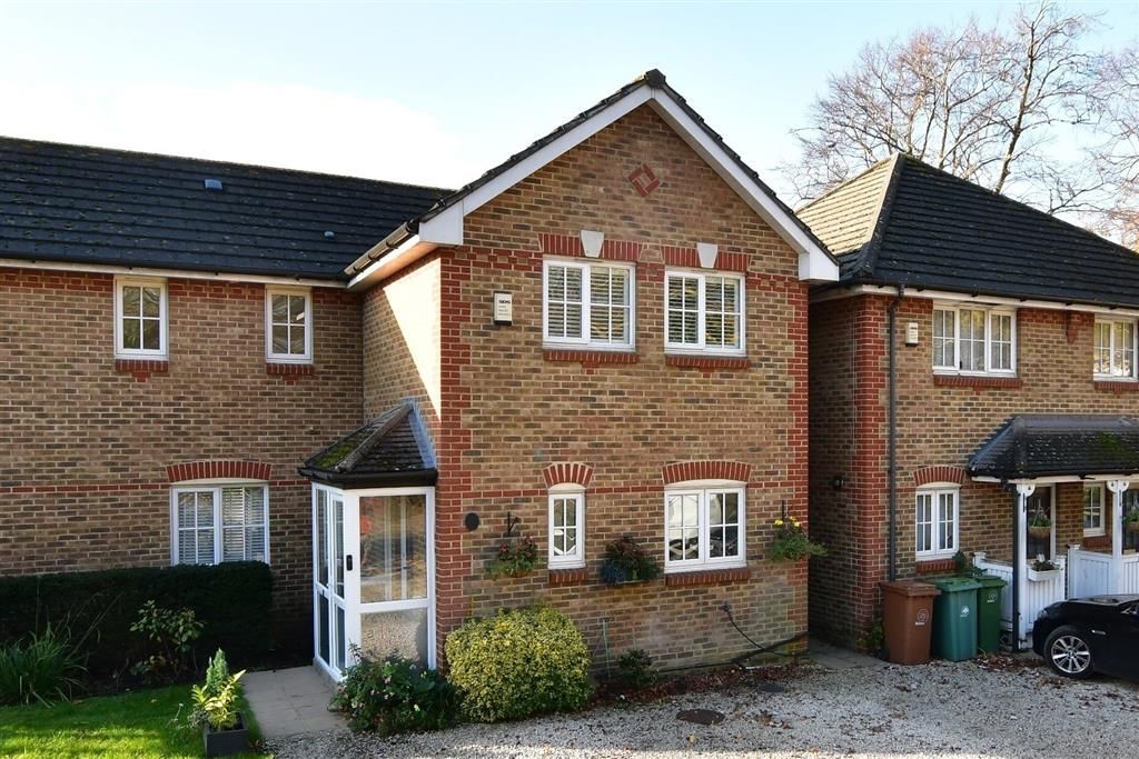 2 bed semidetached house for sale in London Road, Wallington, Surrey