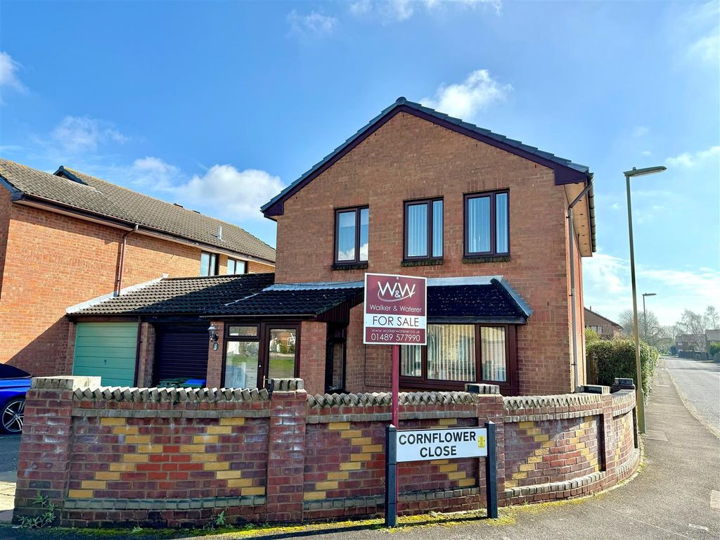 4 Bed Detached House For Sale In Cornflower Close Locks Heath