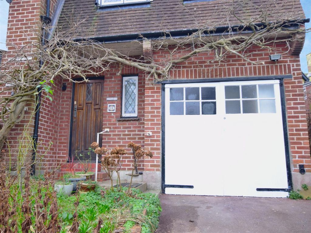 Studio to rent in Charles Road, St. LeonardsOnSea TN38, £650 pcm Zoopla