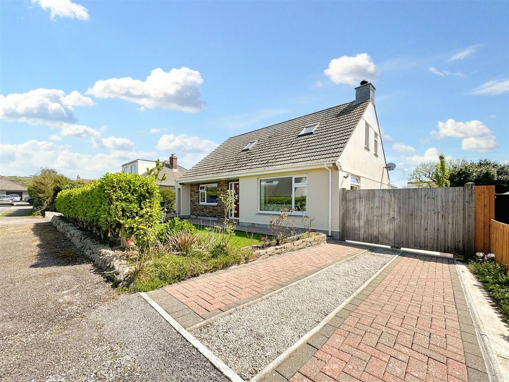 4 bed detached bungalow for sale in Prospect Close, Higher Lane, Ashton