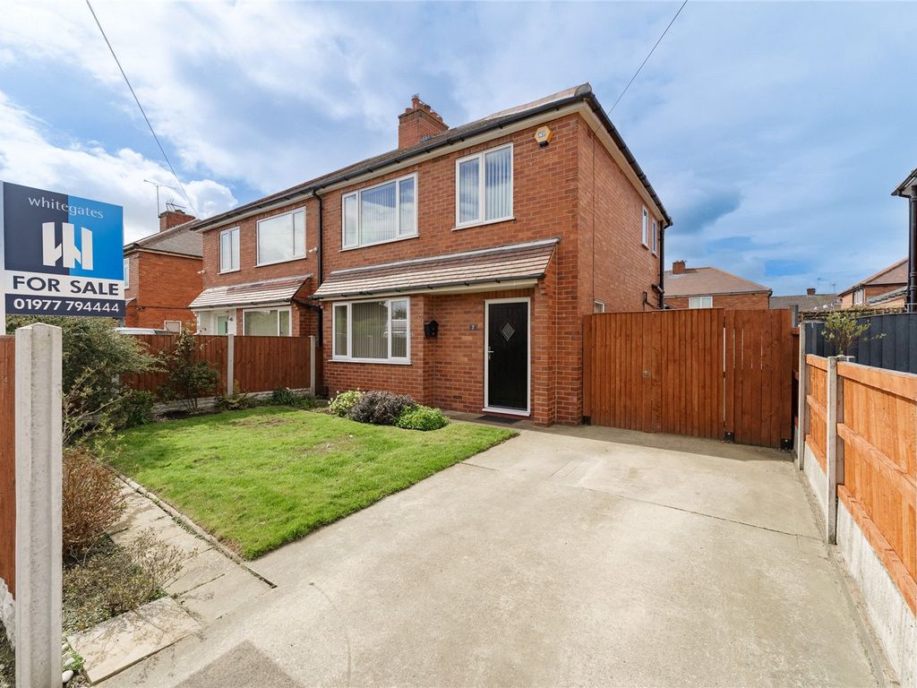 3 bed semidetached house for sale in Myson Avenue, Pontefract, West