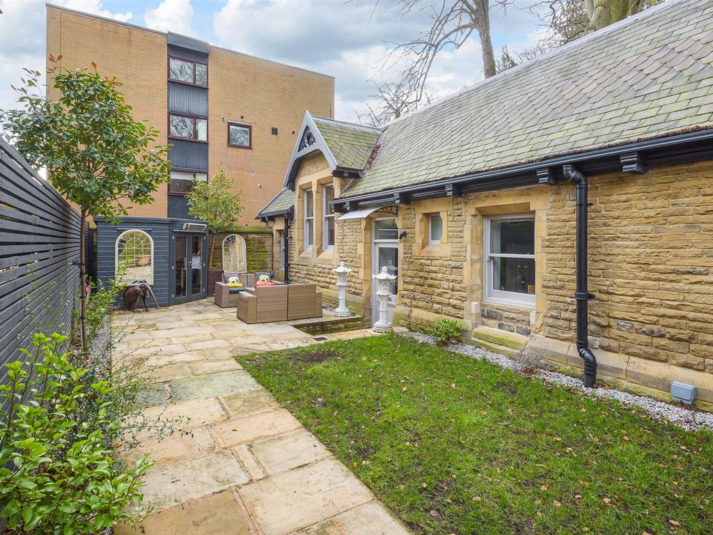 2 bed detached house for sale in Graham Road, Sheffield S10, £485,000