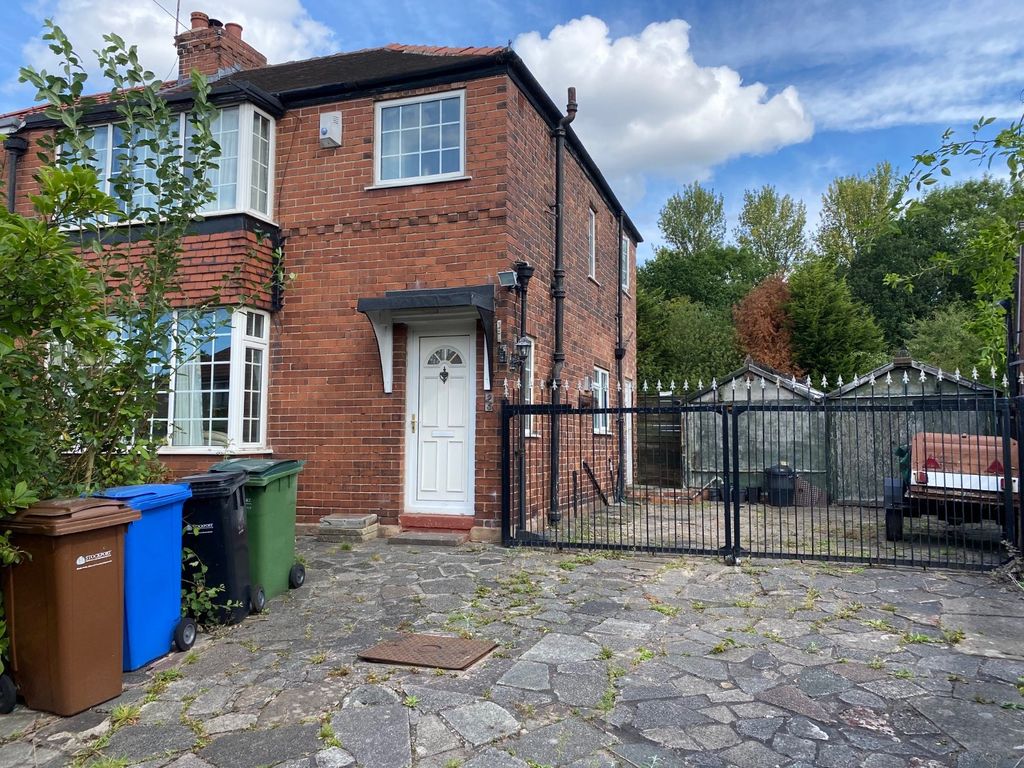 3 bed semidetached house for sale in Saville Road, Gatley, Cheadle
