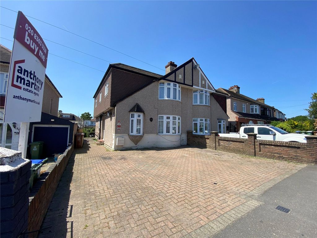 4 bed semidetached house for sale in Brampton Road, Bexleyheath, Kent