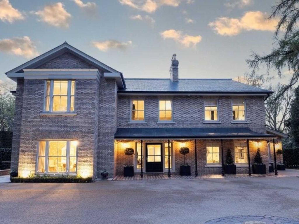 6 bed detached house for sale in Heath Lane, Woburn Sands, Milton