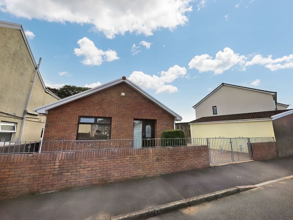 3 bed detached bungalow for sale in Croesffordd, Cross Street, Hirwaun