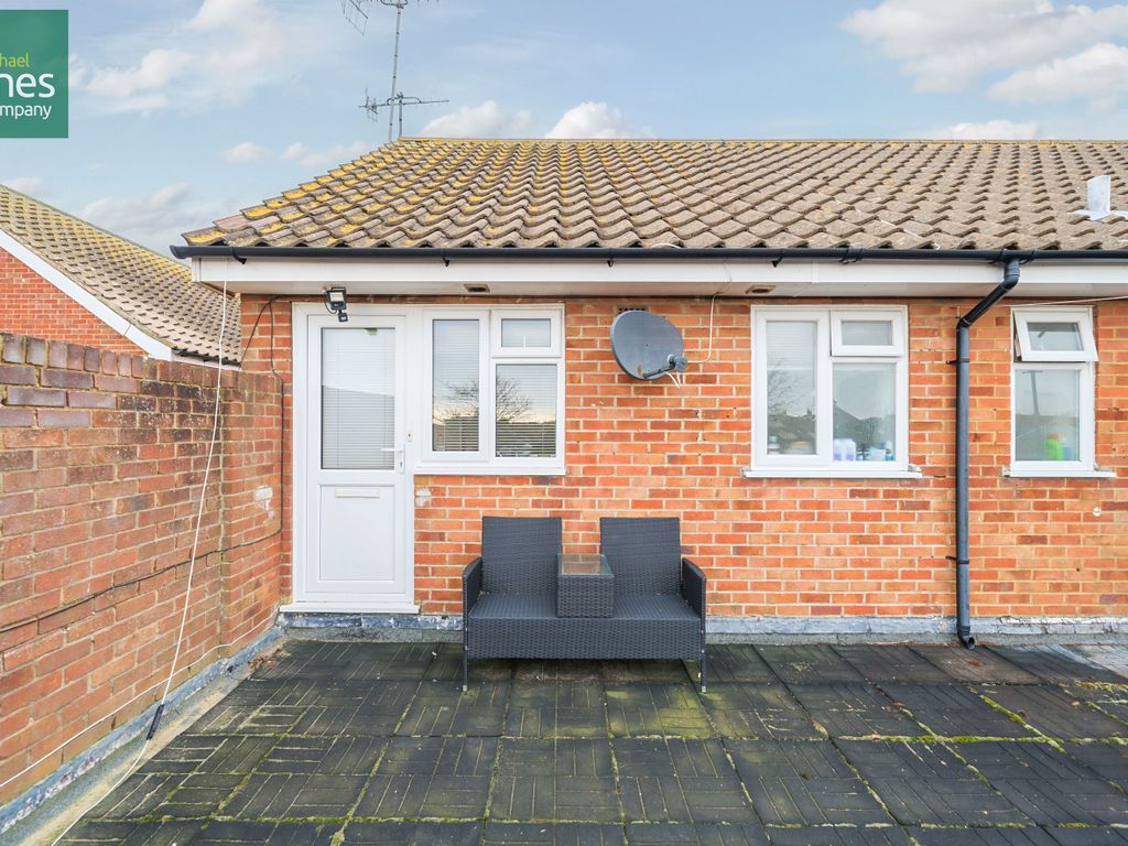 Studio to rent in Manor Parade, Salvington Road, Worthing, West Sussex