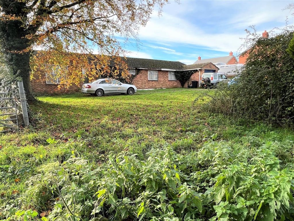 4 bed detached bungalow for sale in Southend Lane, Newent GL18 Zoopla