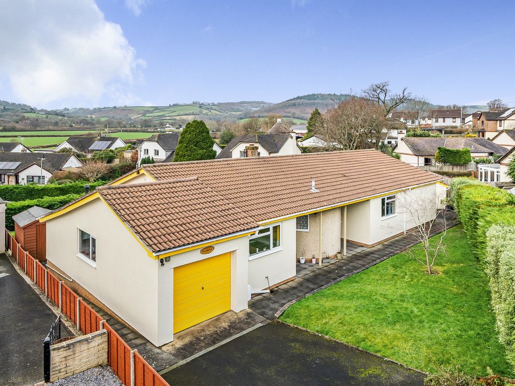 5 bed bungalow for sale in Summerhill Close, Liverton, Newton Abbot