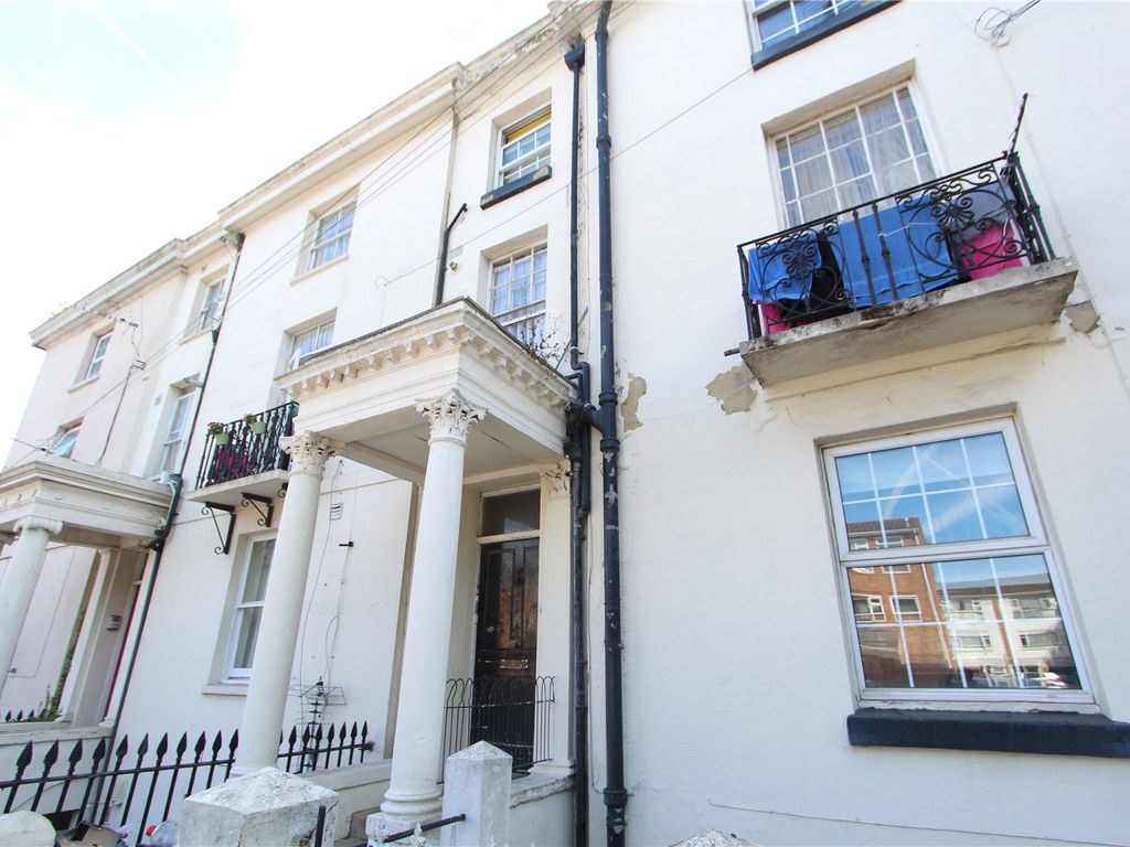 1 bed flat to rent in Burch Road, Northfleet, Gravesend, Kent DA11, £