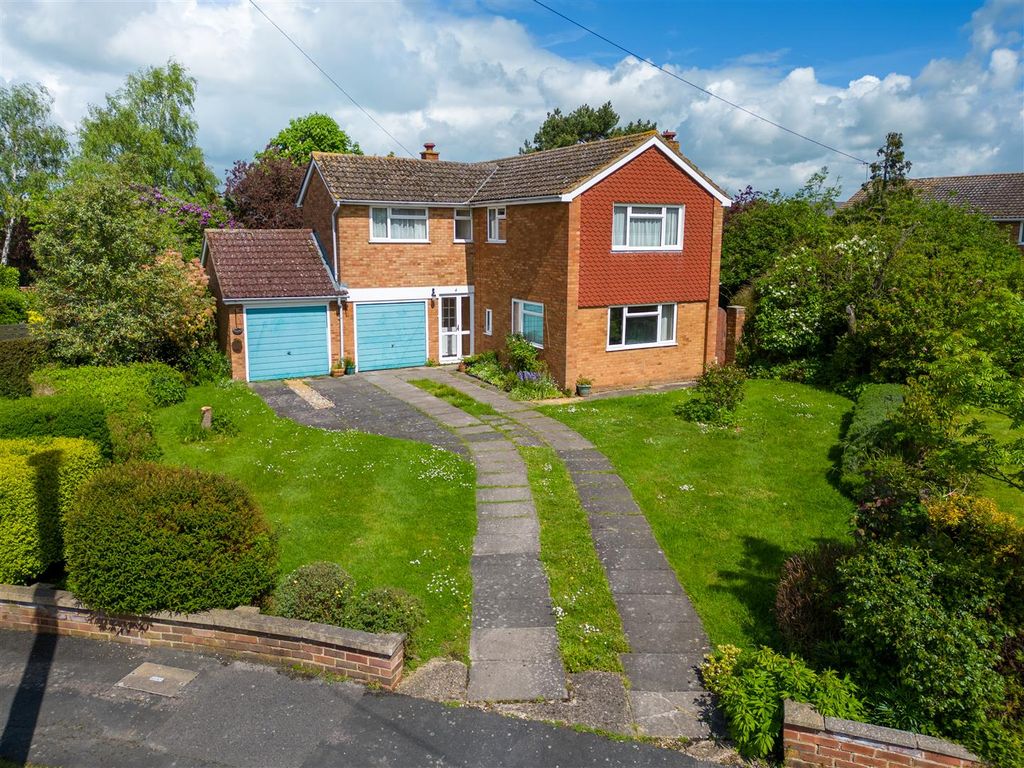 4 bed detached house for sale in Road, Bedgrove, Aylesbury