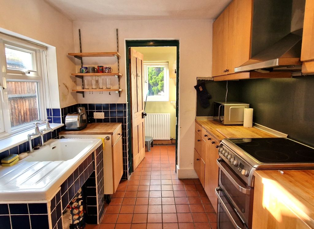 2 bed end terrace house for sale in East Road, New EN4, £500,000 Zoopla