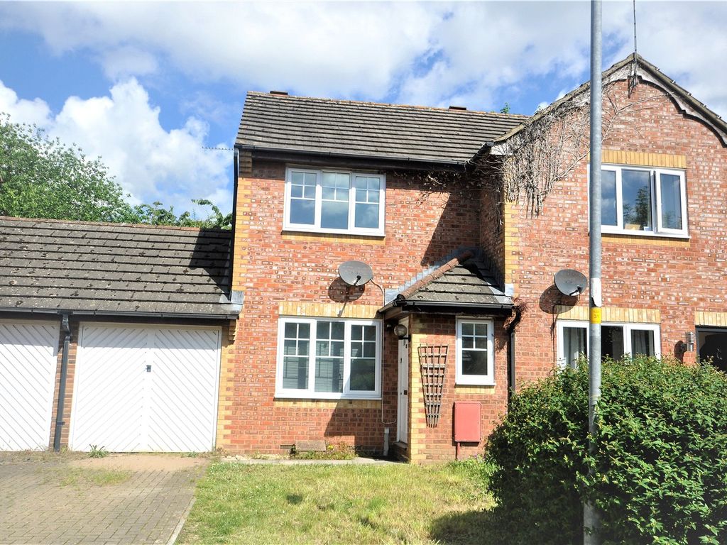 2 bed detached house for sale in Dunsford Close, Swindon, Wiltshire SN1
