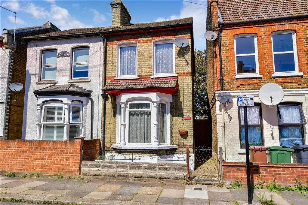 2 bed semidetached house for sale in Bramley Close, London E17, £