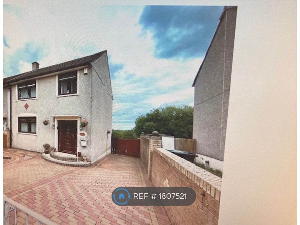 3 bed semidetached house to rent in Dunottar Avenue, Coatbridge ML5, £