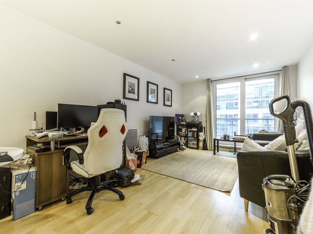 2 bed flat to rent in Flagstaff House, St Wharf, Vauxhall