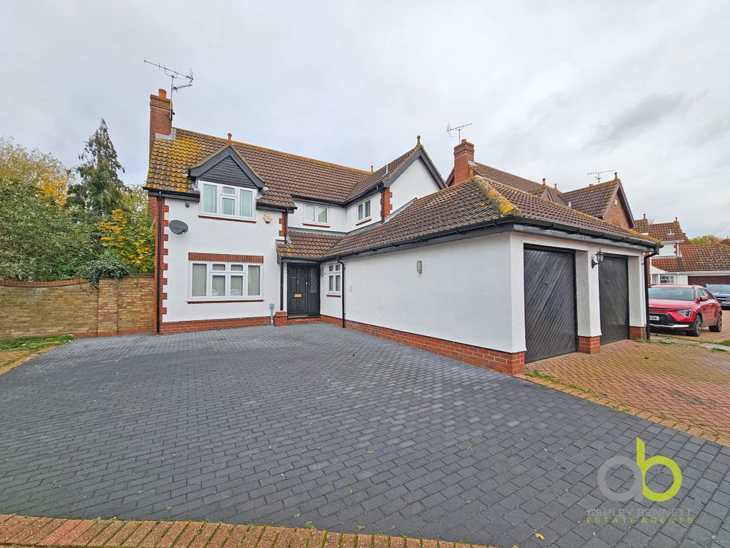 4 bed detached house to rent in Bromley, Grays RM17, £2,500 pcm Zoopla