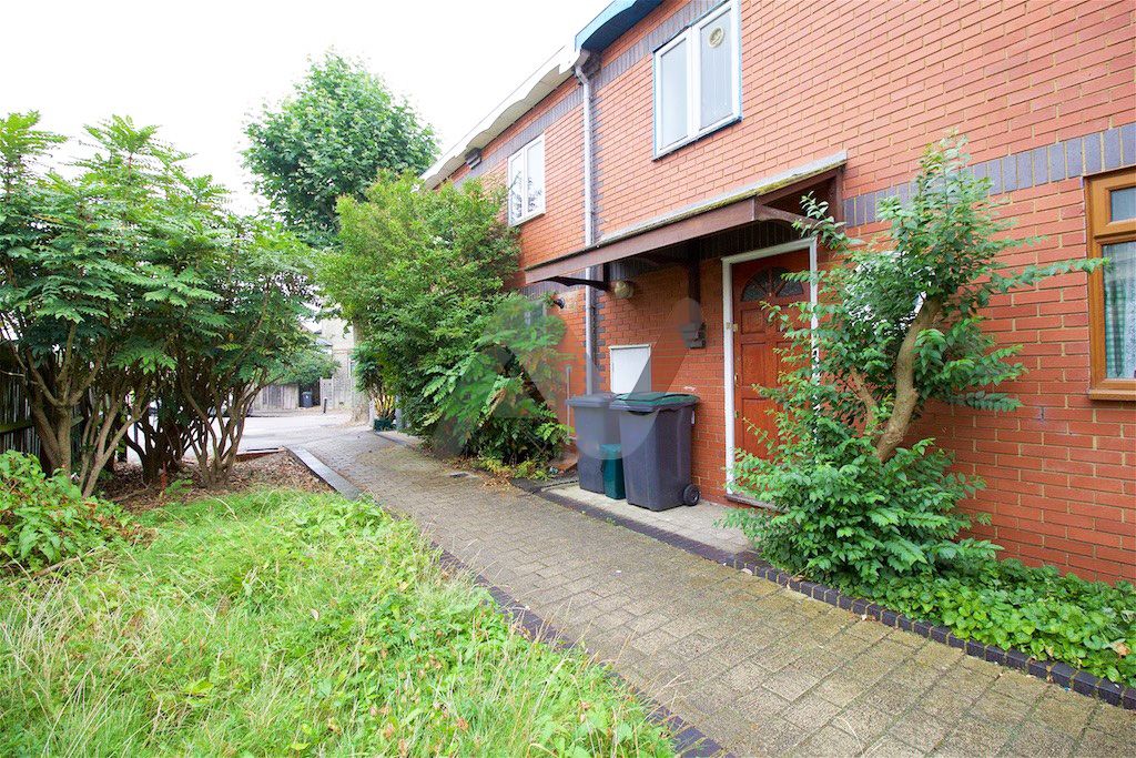 3 bed terraced house to rent in Nelson Mandela Close, London N10 Zoopla
