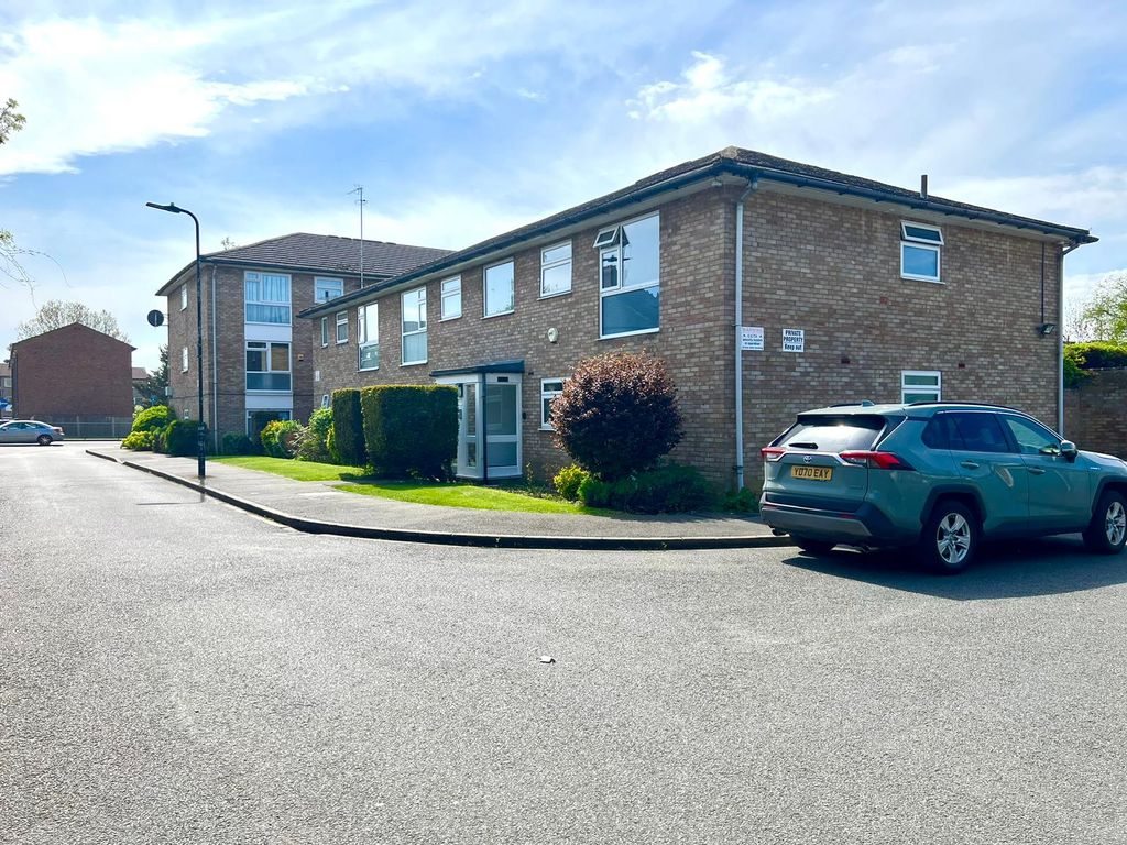 2 bed flat to rent in Nigel Close, Northolt UB5 Zoopla
