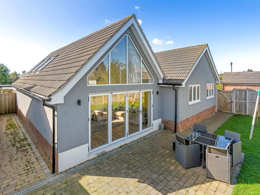 5 bed detached bungalow for sale in Pople Street, Wymondham NR18, £