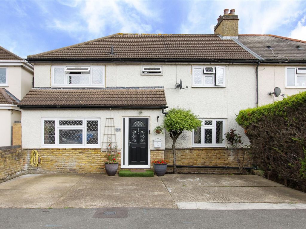 5 bed property for sale in St. Martins Road, West Drayton UB7, £695,000