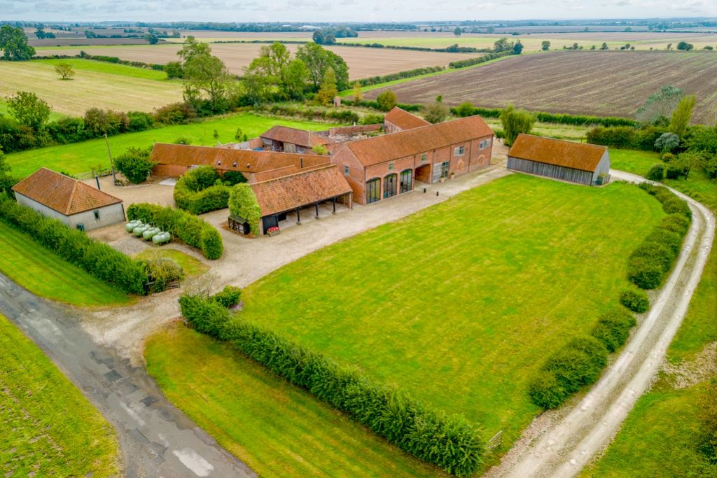 5 bed barn conversion for sale in Grange Farm, West Torrington, Market