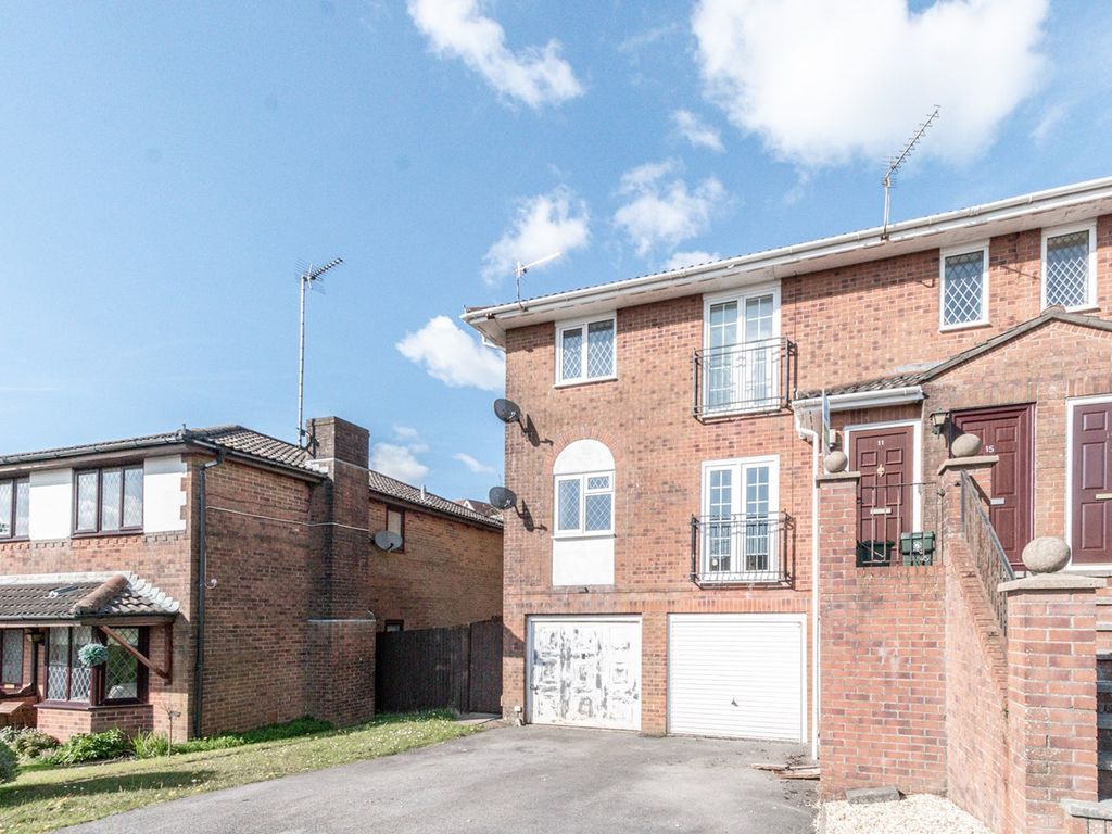 2 bed flat for sale in Newnham Crescent, Sketty, Swansea SA2, £175,000