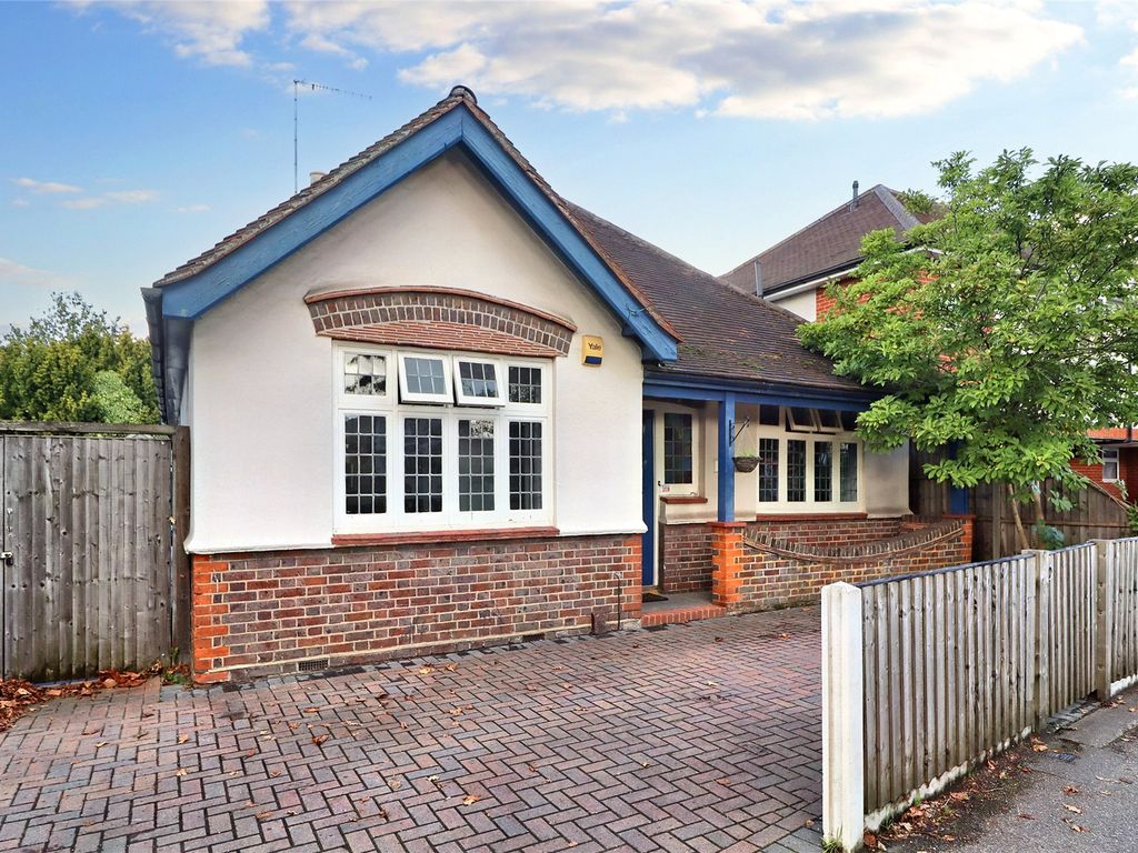 3 bed bungalow for sale in Woking, Surrey GU21, £580,000 Zoopla