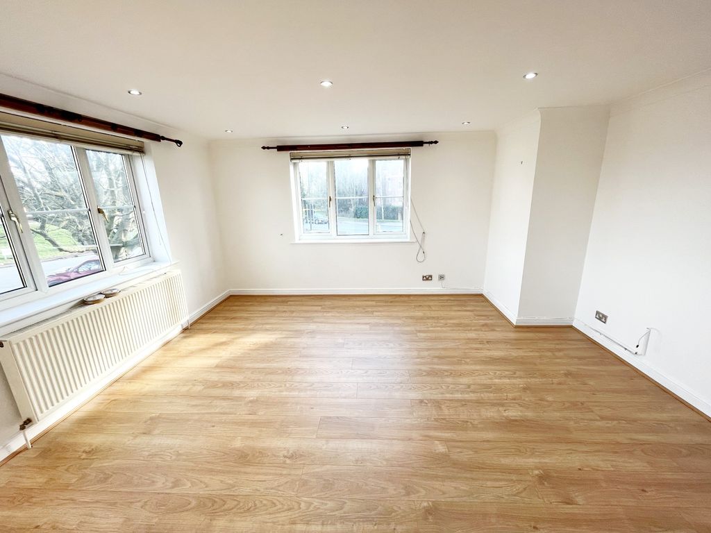 2 bed flat to rent in Burnham Heights, Bath Road, Slough SL1 Zoopla