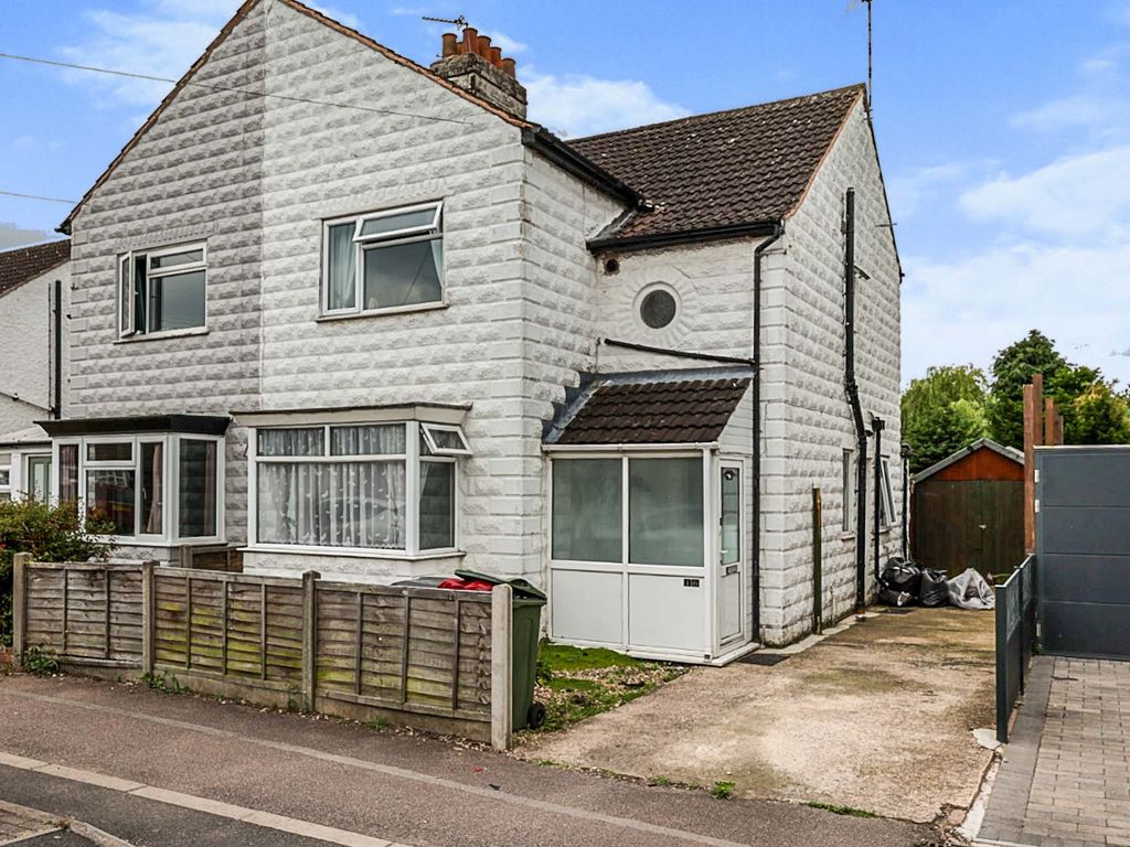 3 bed semidetached house for sale in Central Avenue, Syston, Leicester