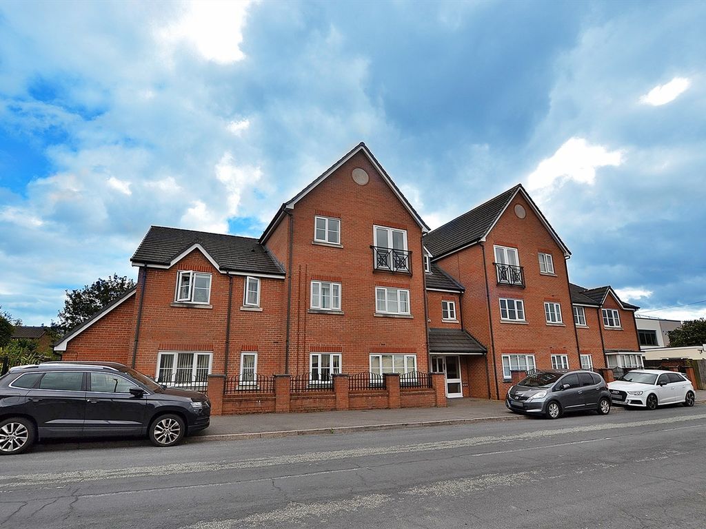 2 bed flat for sale in Prestwood Road, Wolverhampton WV11, £125,000