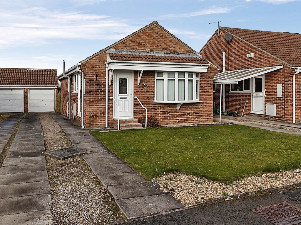 2 bed detached bungalow for sale in Fox Howe, Coulby Newham, Middlesbrough TS8, £100,000 Zoopla