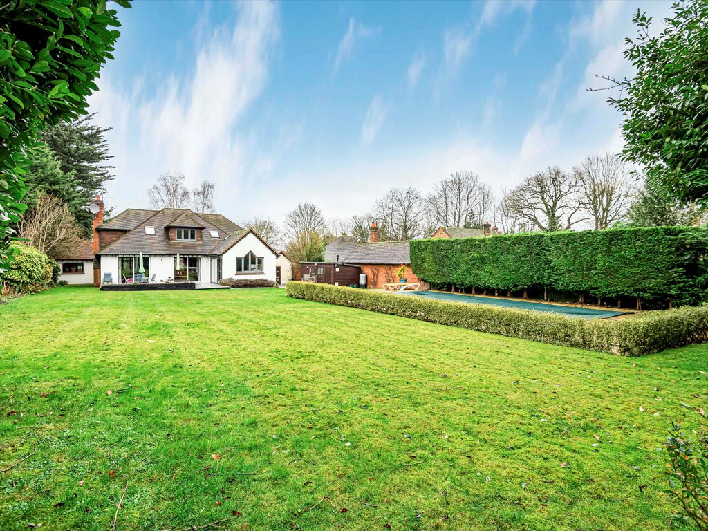 4 bed detached house for sale in Burchetts Green Lane, Burchetts Green