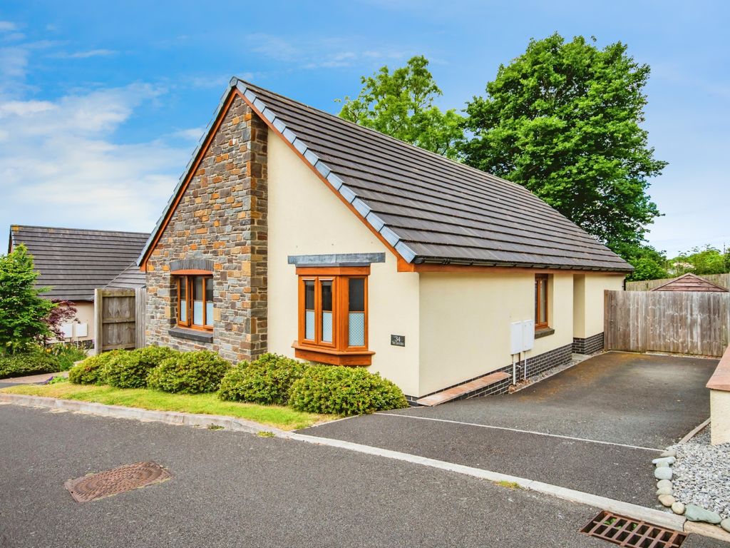 3 bed bungalow for sale in Newton Fields, Kilgetty, Pembrokeshire SA68