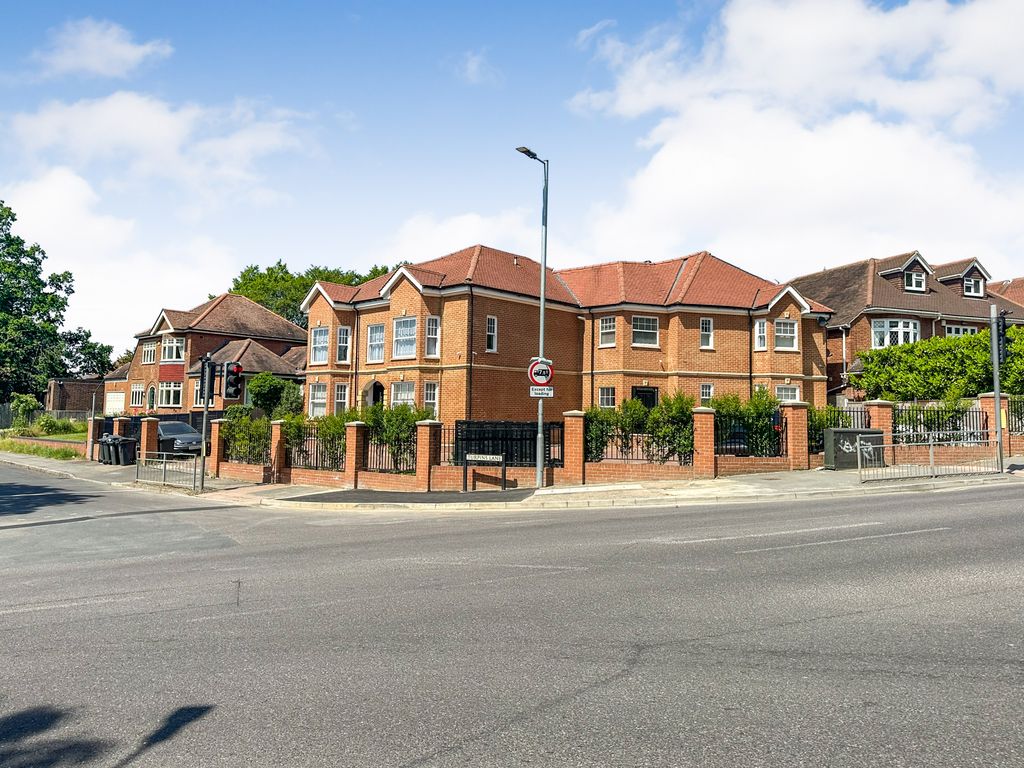 Block of flats for sale in Manor Road, Chigwell IG7 Zoopla