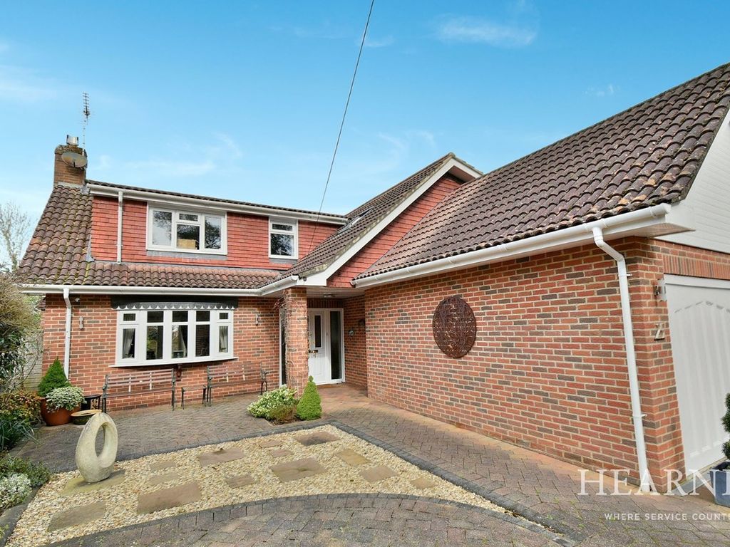 4 bed detached house for sale in Glenwood Road, West Moors, Ferndown