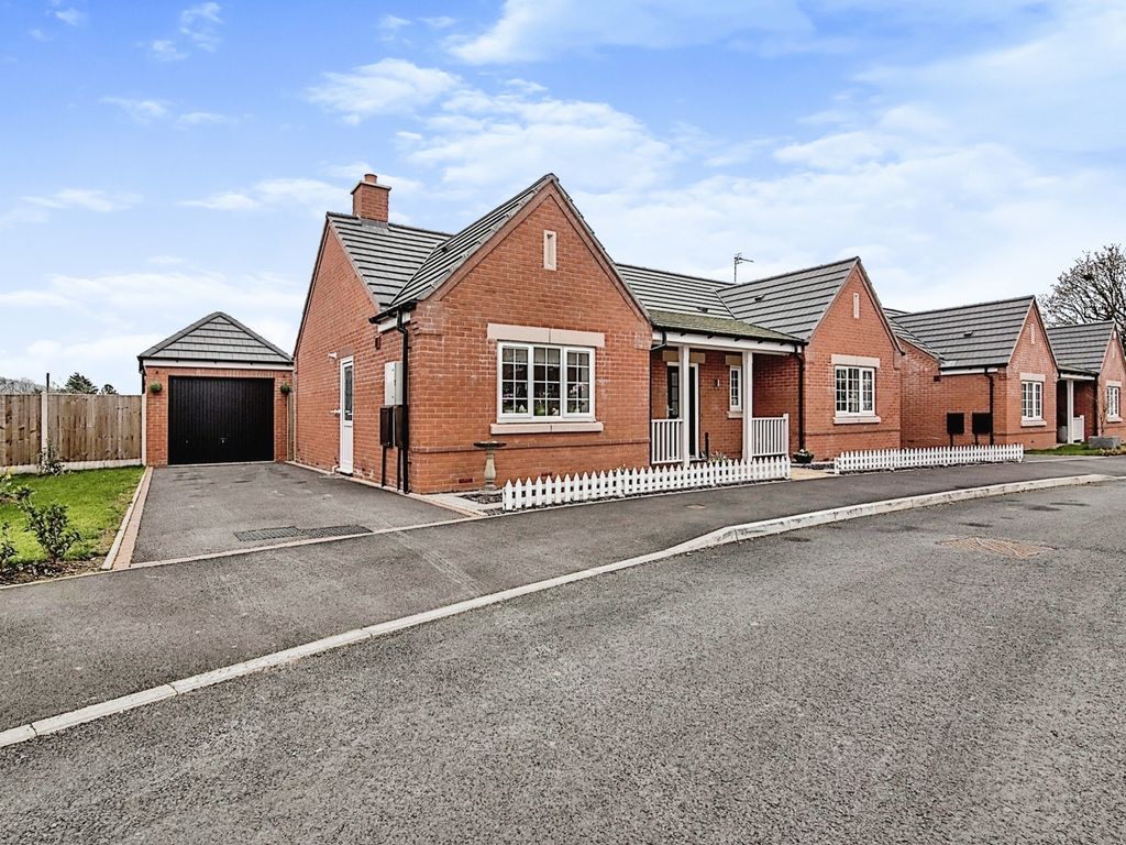 3 bed detached bungalow for sale in Malvern Oaks Close, Cradley