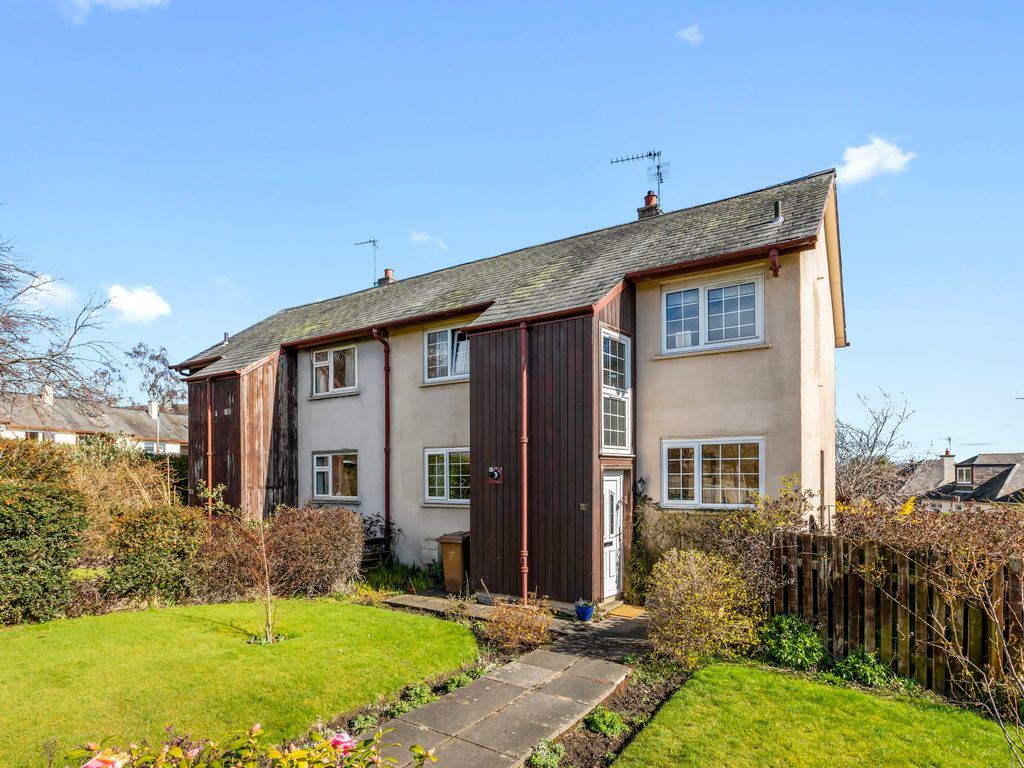 3 bed semidetached house for sale in 12 Meadowfield Gardens