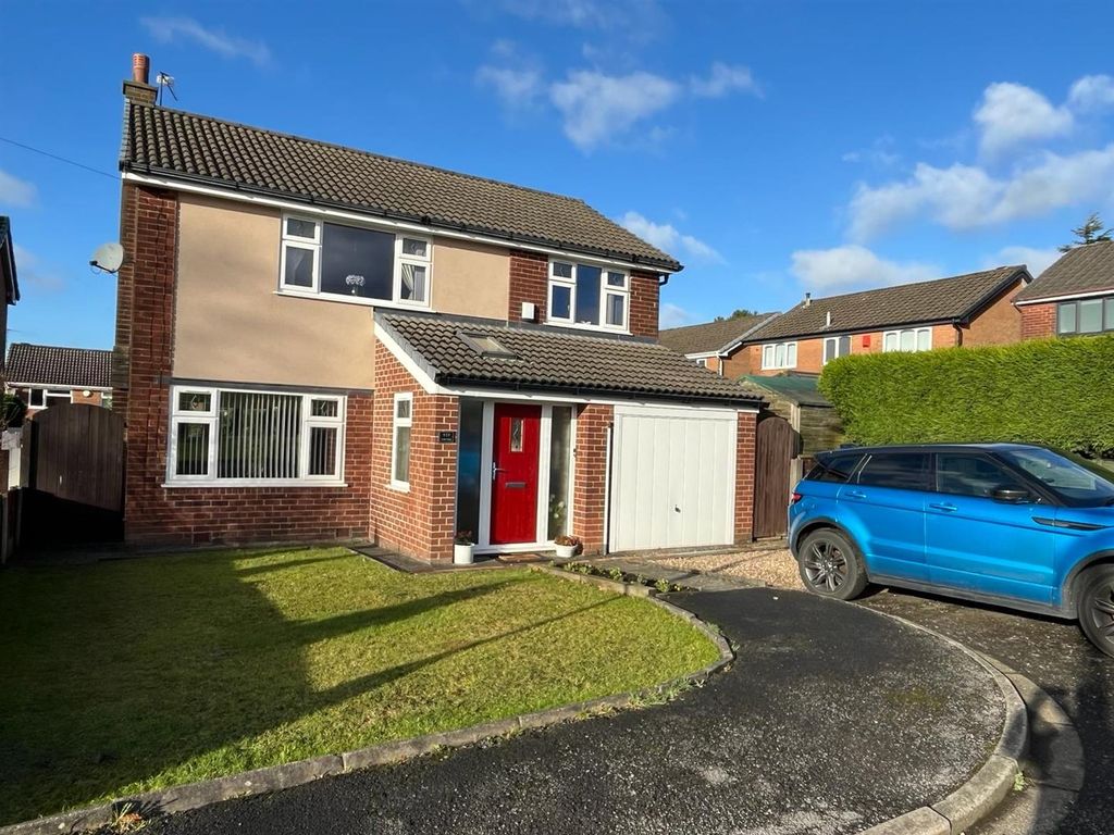 3 bed detached house for sale in Lees Road, AshtonUnderLyne OL6, £