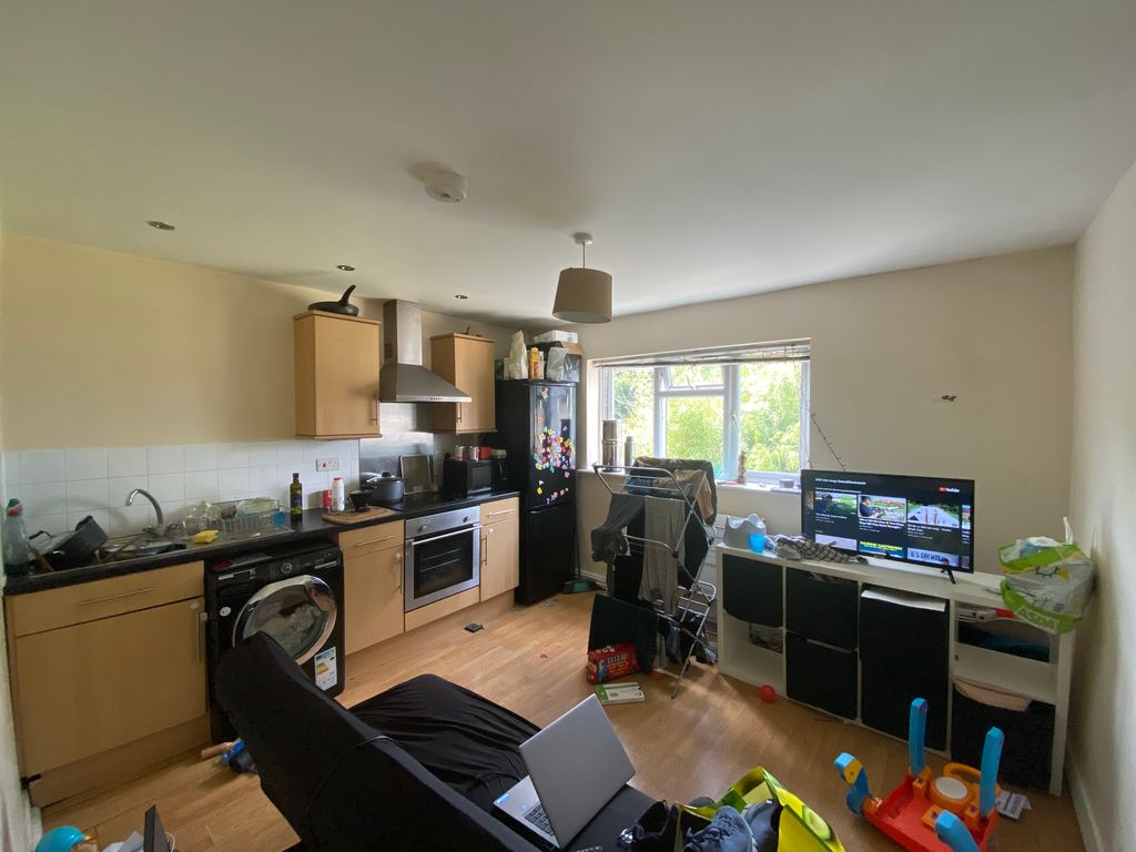 2 bed flat to rent in Bournemouth Road, Chandler's Ford, Eastleigh SO53 Zoopla