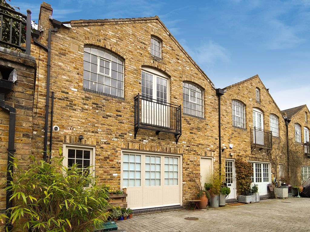 Choumert Mews, London SE15  