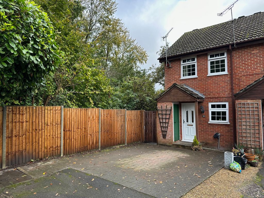 2 bed end terrace house for sale in Northampton Close, Bracknell RG12