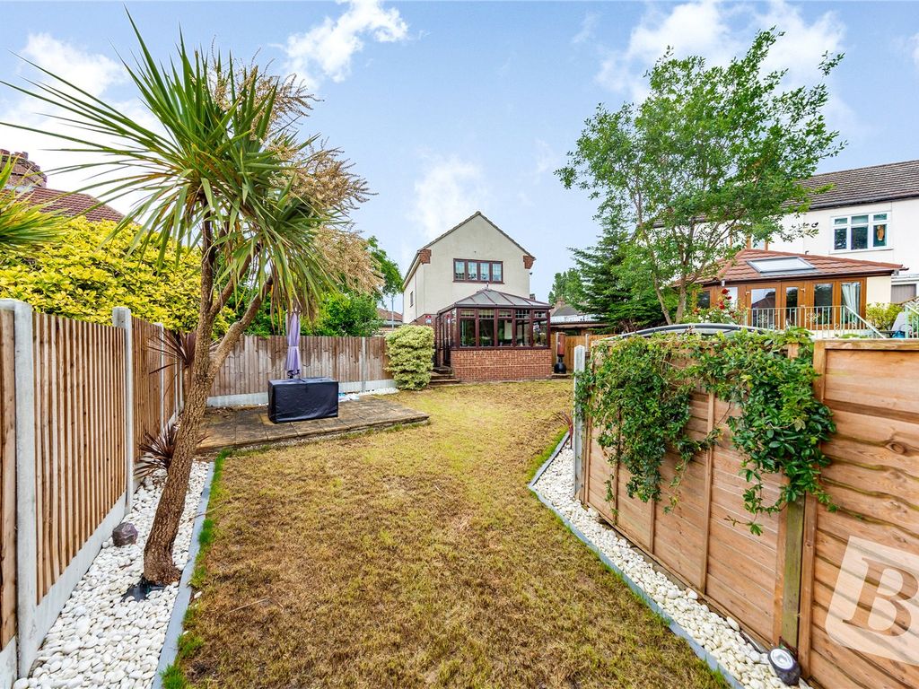 3 bed detached house for sale in Upper Rainham Road, Hornchurch RM12