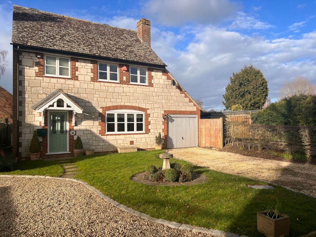 3 bed detached house for sale in Broad Street, Uffington, Faringdon